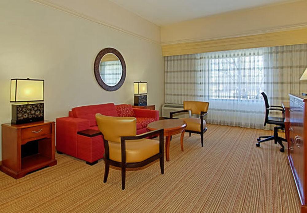 Courtyard By Marriott Springfield Hotel Buitenkant foto